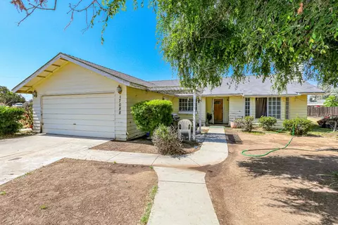 17088 S Avon Pl, Madera, CA 93638 photo 1