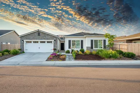 1818 Softwind Dr, Tulare, CA 93274 photo 1