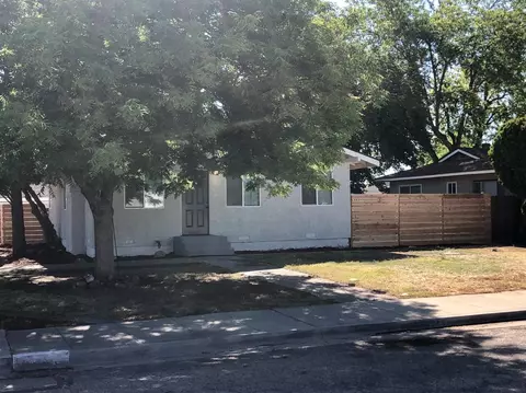 2762 D St, Selma, CA 93662 photo 1