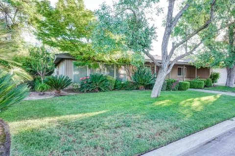 2205 W 4th St, Madera, CA 93637 photo 1