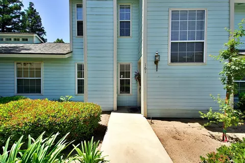161 W Pillgrim Ln, Clovis, CA 93612 photo 1