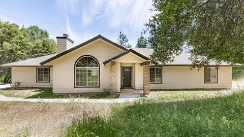 39370 Forest Park Ln, Oakhurst, CA 93644 photo 1