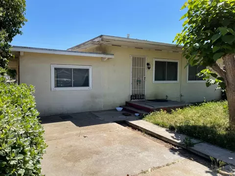 308 W Wilson St, Madera, CA 93638 photo 1