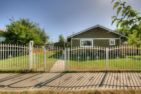 917 E St, Reedley, CA 93654 photo 1
