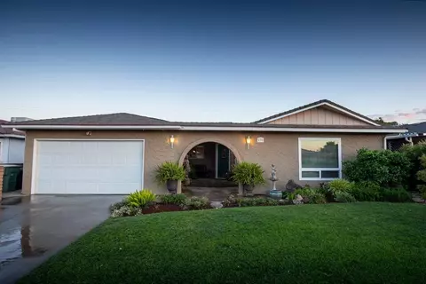 496 W Scott Ave, Clovis, CA 93612 photo 1