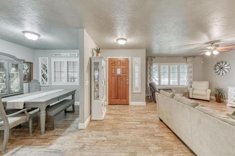 322 Joshua Ave, Clovis, CA 93611 photo 1
