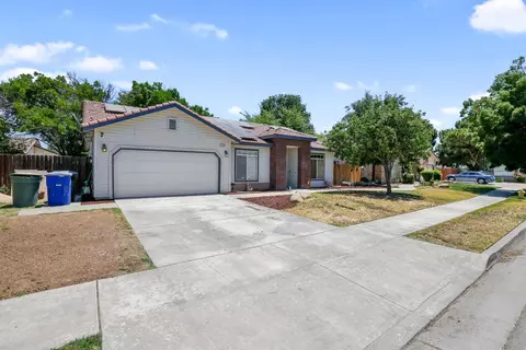 1110 E Cinnamon Dr, Lemoore, CA 93245 photo 1