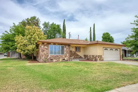 527 W Beverly Dr, Clovis, CA 93612 photo 1