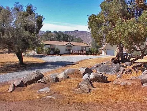 39784 Cornflower Ln, Squaw Valley, CA 93675 photo 1