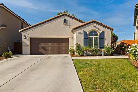 3410 Taylor Ln, Clovis, CA 93619 photo 1