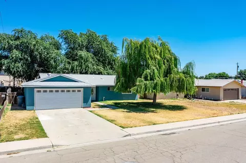 852 Azalea Ln, Lemoore, CA 93245 photo 1