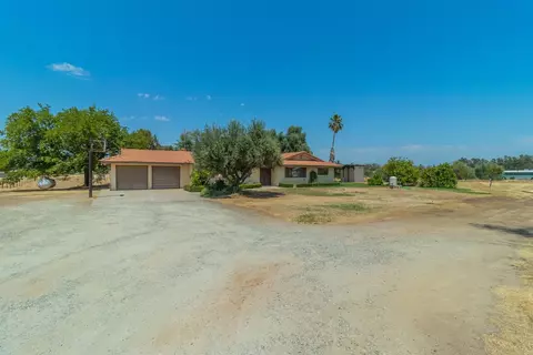 8368 E Herndon Ave, Clovis, CA 93619 photo 1