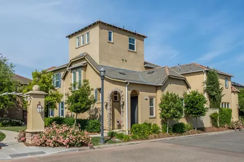 3842 Loyola Ln, Clovis, CA 93619 photo 1