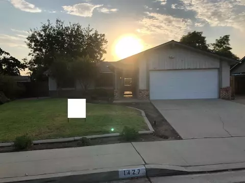 1427 Bernadine Dr, Clovis, CA 93611 photo 1