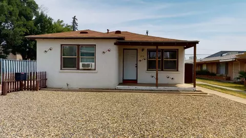 215 S G St, Madera, CA 93637 photo 1