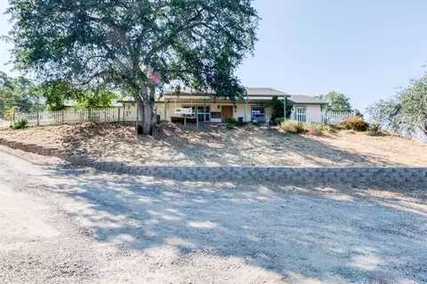 6844 Rodeo Dr, Sanger, CA 93657 photo 1
