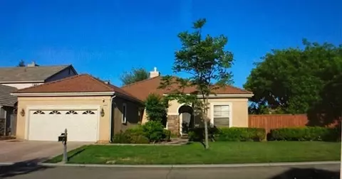 4745 N Emerald Peak Dr, Clovis, CA 93619 photo 1