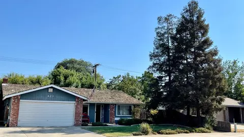 423 E Washington Ave, Tulare, CA 93274 photo 1
