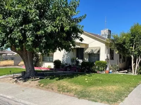 872 S 3rd St, Kerman, CA 93630 photo 1