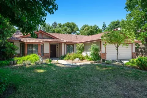 2530 Barstow Ave, Clovis, CA 93611 photo 1