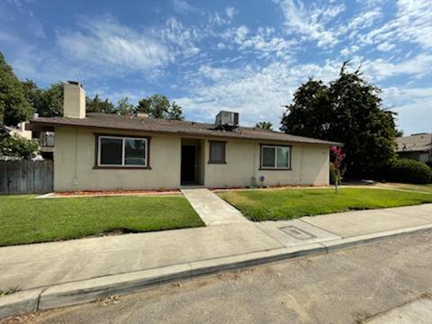 511 W Ashlan Ave, Clovis, CA 93612 photo 1