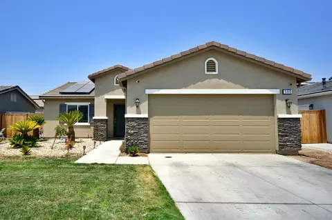 560 Rebeca Ave, Sanger, CA 93657 photo 1