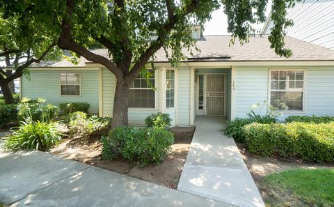 165 W Pilgrim Ln, Clovis, CA 93612 photo 1