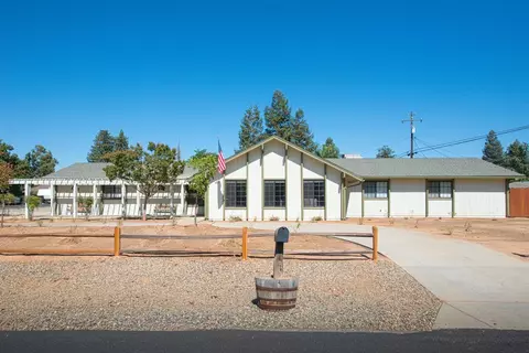 12105 Trieste Dr, Madera, CA 93636 photo 1