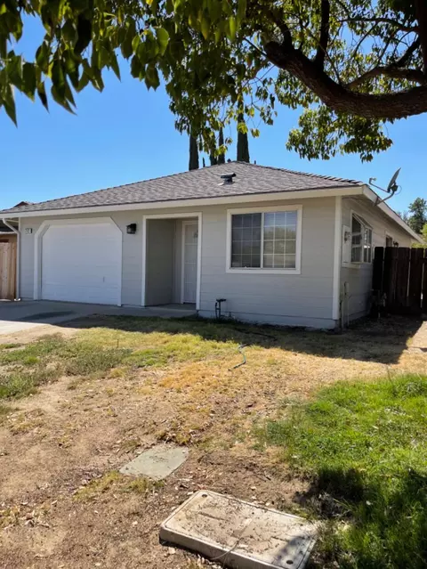 712 Deerwood Ct, Madera, CA 93637 photo 1