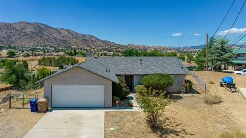 20601 Ridgecrest Dr, Tehachapi, CA 93561 photo 1