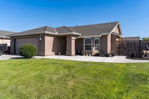 1949 Hunter Ave, Sanger, CA 93657 photo 1