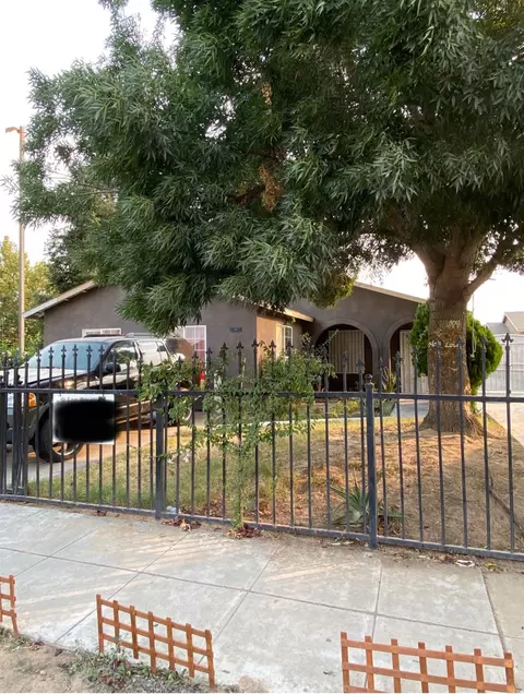 836 Lilly St, Madera, CA 93638 photo 1