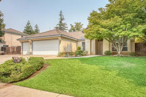 657 W Chennault Ave, Clovis, CA 93611 photo 1