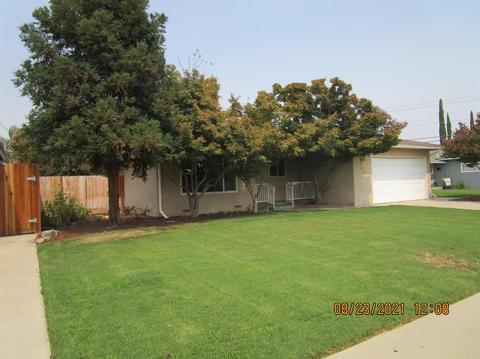 557 W Beverly Dr, Clovis, CA 93612 photo 1