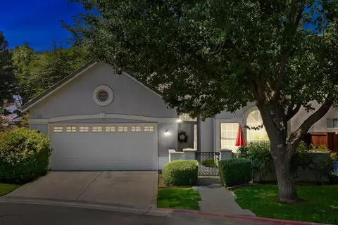 1966 Stonebrook Ln, Clovis, CA 93611 photo 1