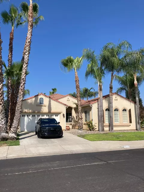 1832 N Magnolia Ave, Clovis, CA 93619 photo 1