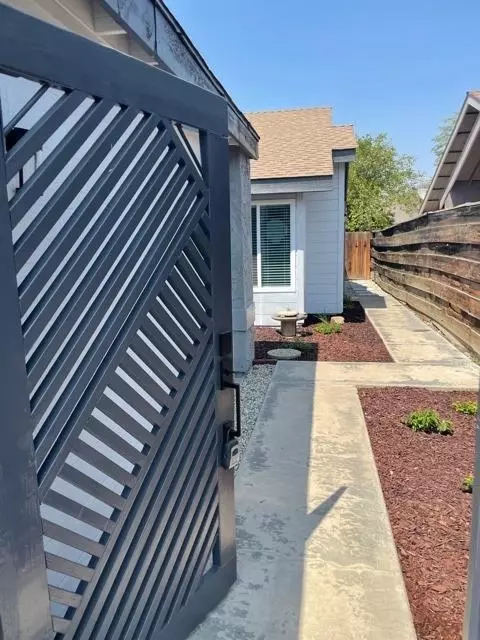 732 E Harold Ave E, Visalia, CA 93292 photo 1