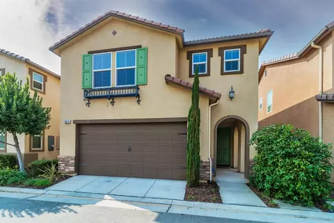 3674 Alcove Way, Clovis, CA 93619 photo 1
