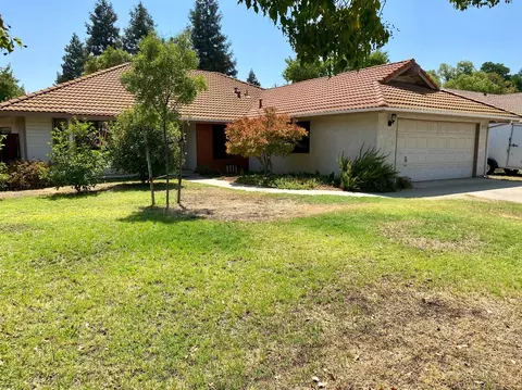 2338 Barstow Ave, Clovis, CA 93611 photo 1