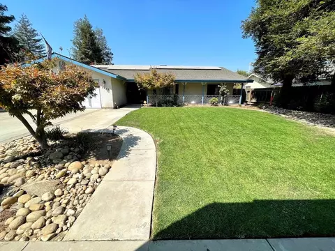 1229 E Sequoia, Dinuba, CA 93618 photo 1