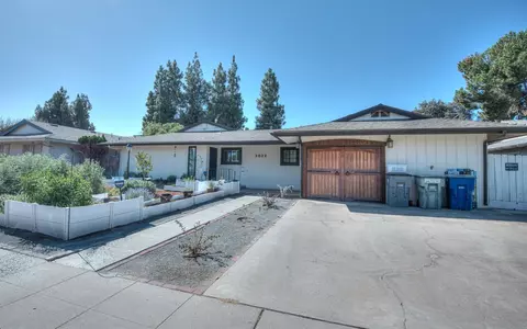 3022 E Gilbert Ave, Fresno, CA 93721 photo 1