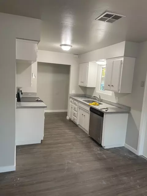 1218 Tulare St, Madera, CA 93638 photo 1