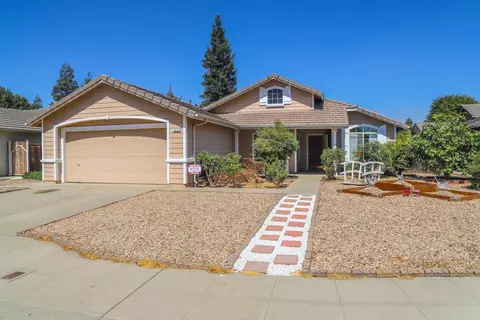 2855 Dennis Ave, Clovis, CA 93611 photo 1