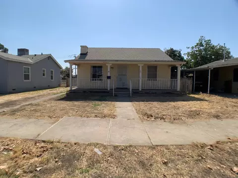 214 N P St, Madera, CA 93637 photo 1