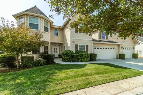 422 W Prescott Ave, Clovis, CA 93619 photo 1