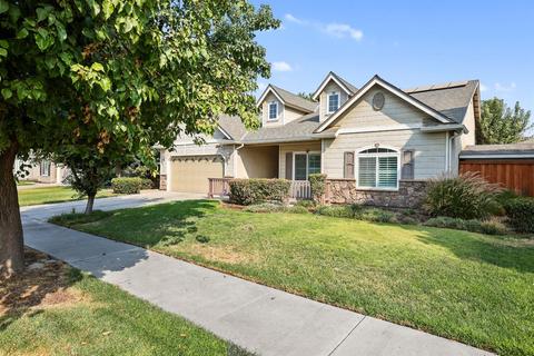 990 Avalon Dr, Lemoore, CA 93245 photo 1