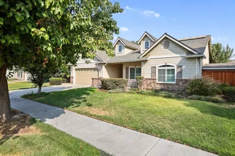 990 Avalon Dr, Lemoore, CA 93245 photo 1