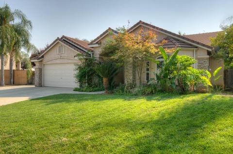 878 N Whittier Ave, Clovis, CA 93611 photo 1