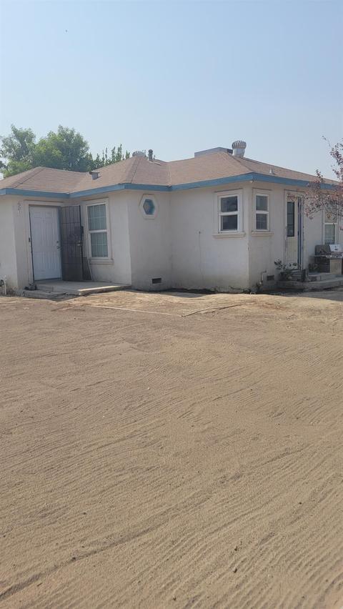 901 S 4th St, Kerman, CA 93630 photo 1