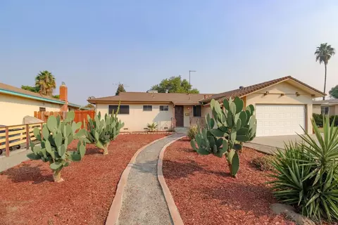 741 W Holland Ave, Clovis, CA 93612 photo 1